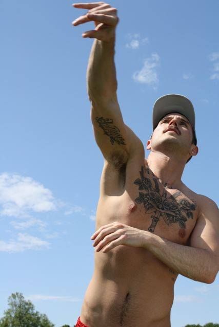 rawandripe&nbsp; (via alcountryboys)&nbsp; click here and press space bar for more rawandripe