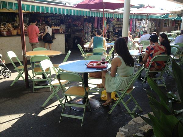 Table for one รวมรูปคนที่ชอบมากินข้าวคนเดียว จากทั่วโลก