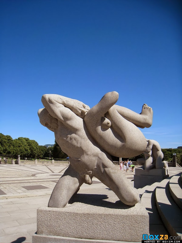 รูปโป๊ ประติมากรรมสุดแนว ในนอร์เวย์