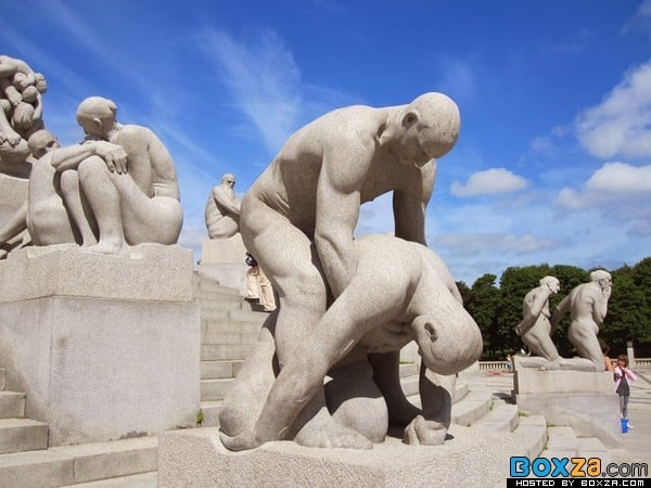 รูปโป๊ ประติมากรรมสุดแนว ในนอร์เวย์