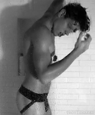 cocktaste:

TROY IS STILL&nbsp;NAKED