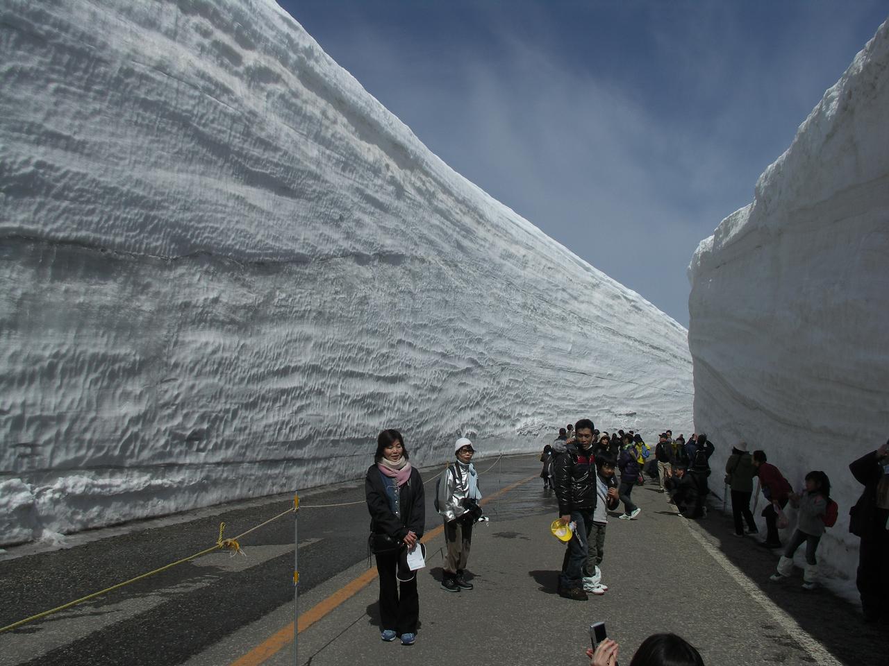 กำแพงหิมะสูงกว่า 20 เมตร! บนเส้นทางท่องเที่ยวธรรมชาติ ประเทศญี่ปุ่น