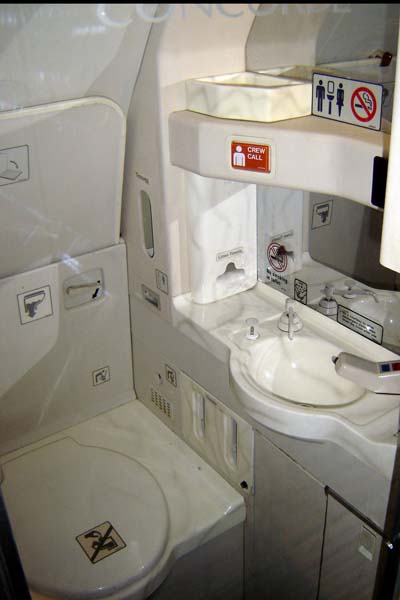 ห้องน้ำบนเครื่องบิน ไม่น่ากลัวอย่างที่คิด