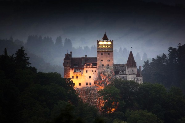 ปราสาทผีสิง สุดเฮี้ยน รอบโลก ความหลอนที่รอคอยการพิสูจน์