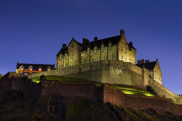 ปราสาทผีสิง สุดเฮี้ยน รอบโลก ความหลอนที่รอคอยการพิสูจน์