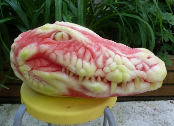 Clive-Cooper-Watermelon-carvings-1-600x435