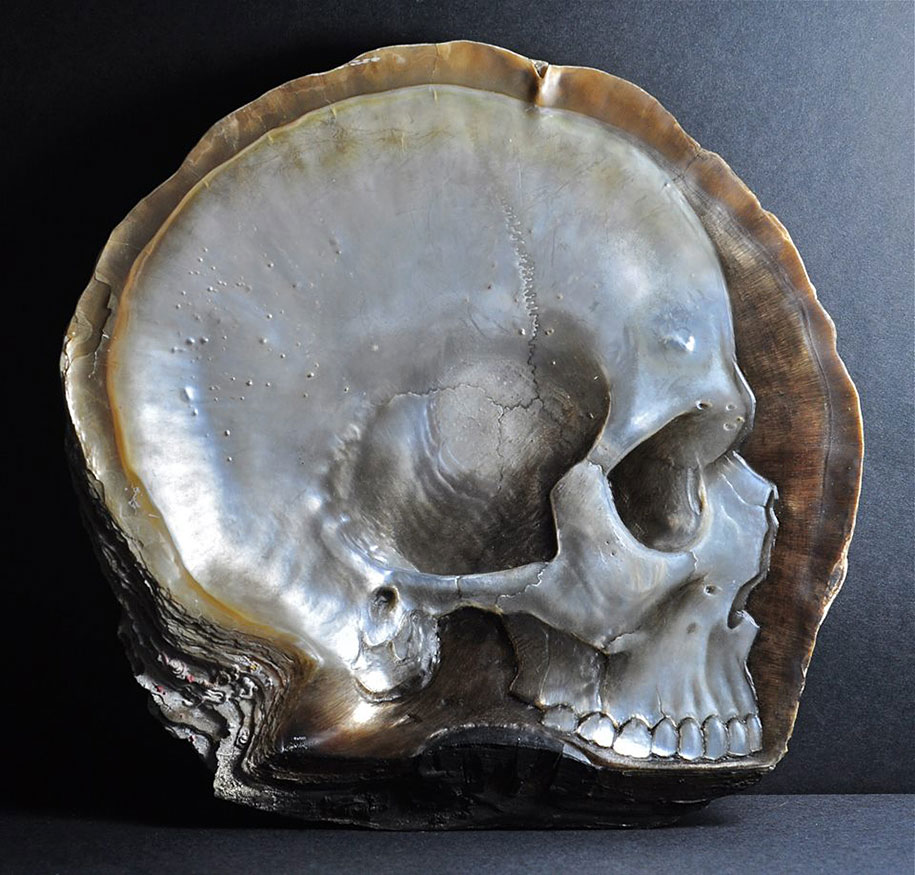mother-of-pearl-shell-skull-carving-gregory-halili-8