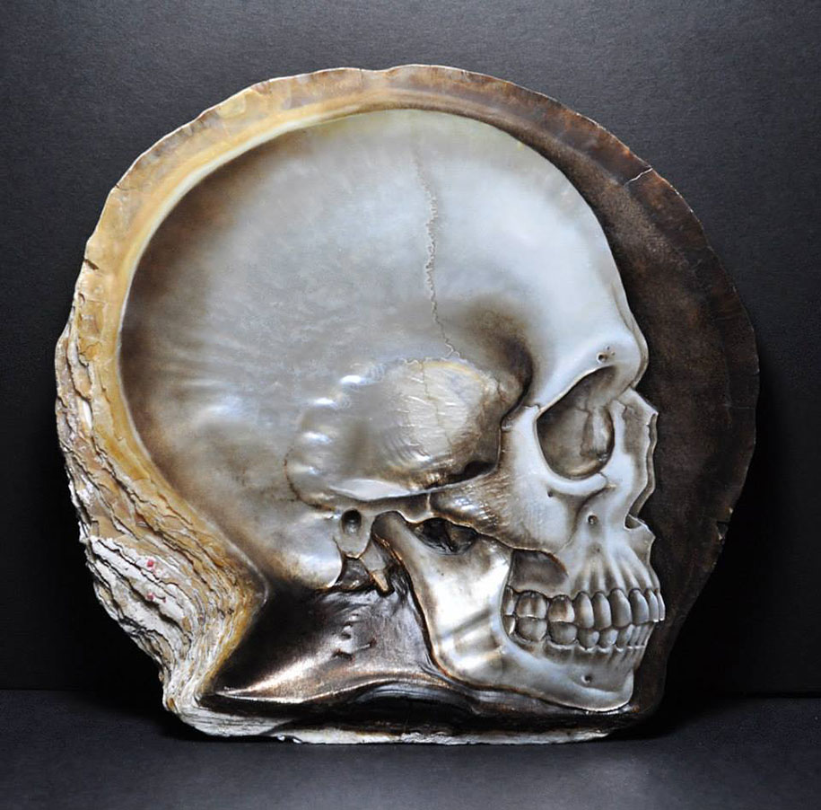mother-of-pearl-shell-skull-carving-gregory-halili-7