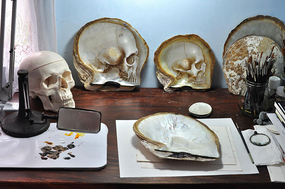 mother-of-pearl-shell-skull-carving-gregory-halili-2