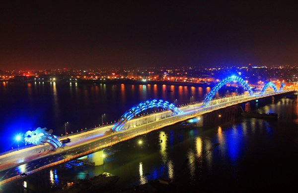 ชมมังกรไฟ เวียดนาม ที่สะพาน Dragon Bridge เมืองดานัง สาดเปลวเพลิงร้อนแรงยามค่ำคืน