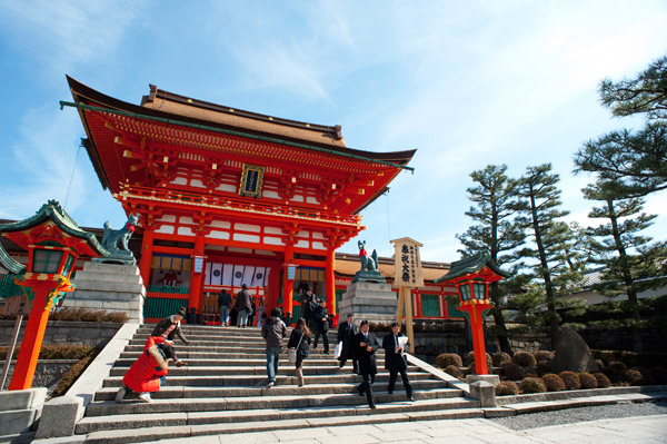 เที่ยวญี่ปุ่น ชมเสาโทริอิเป็นหมื่นๆ ต้น ที่ศาลเจ้าฟุชิมิ อินาริ ไทฉะ Fushimi Inari Tais