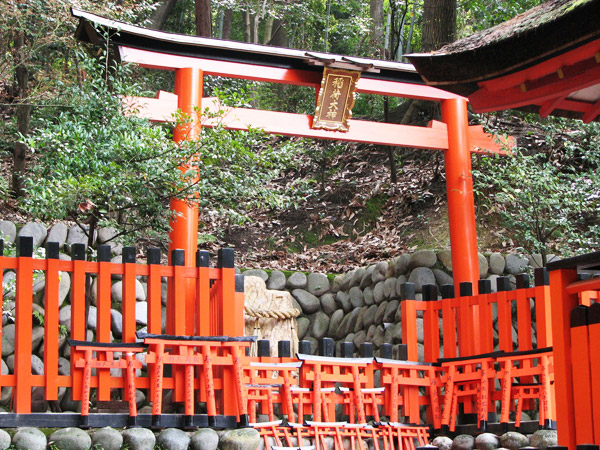 เที่ยวญี่ปุ่น ชมเสาโทริอิเป็นหมื่นๆ ต้น ที่ศาลเจ้าฟุชิมิ อินาริ ไทฉะ Fushimi Inari Tais