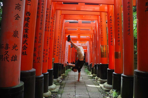 เที่ยวญี่ปุ่น ชมเสาโทริอิเป็นหมื่นๆ ต้น ที่ศาลเจ้าฟุชิมิ อินาริ ไทฉะ Fushimi Inari Tais