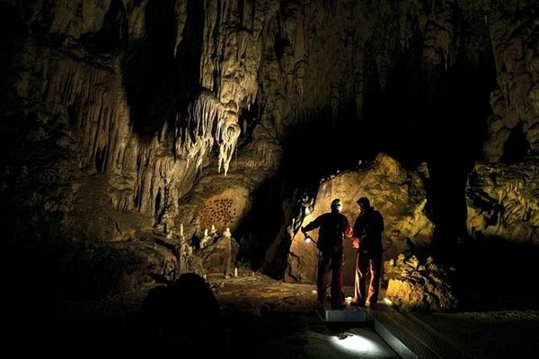 ภาพเขียนผนังถ้ำ เก่าแก่ที่สุดในโลก Grotte Chauvet-Pont d&rsquo;Arc ประเทศฝรั่งเศส