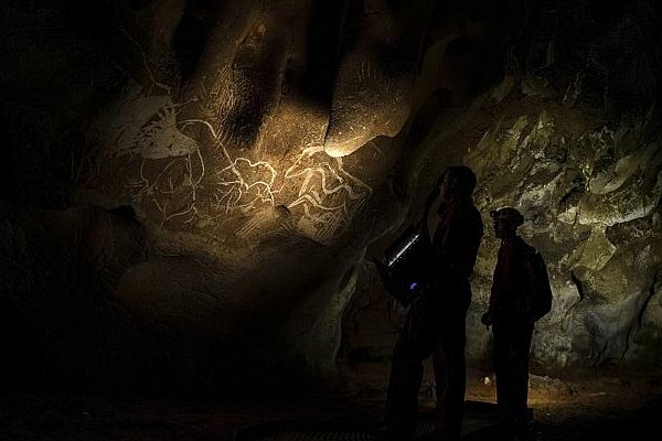 ภาพเขียนผนังถ้ำ เก่าแก่ที่สุดในโลก Grotte Chauvet-Pont d&rsquo;Arc ประเทศฝรั่งเศส
