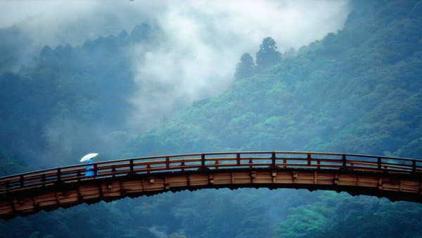 เที่ยวญี่ปุ่น ชมดอกซากุระที่สะพานคินไทเคียว (Kintai Bridge) สะพานไม้โค้งที่สวยที่สุด ในญี่ปุ่น