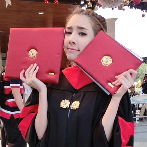 เบเบ้ อาจารย์สาวสวยมหา'ลัยเอแบค