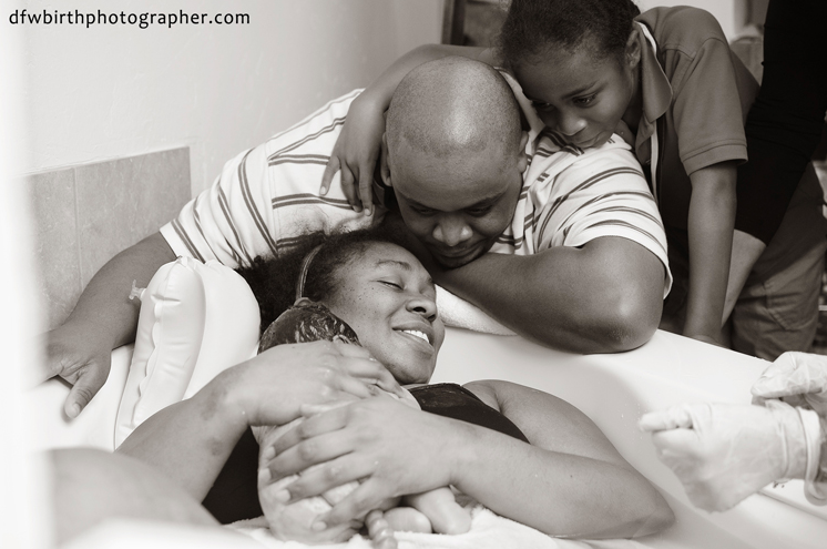 คลอดลูก,การคลอด,ซึ้ง,ภาพประทับใจ,วินาทีแรกคลอด,ผ่าคลอด,คลอดเอง,วันคลอด,เตรียมตัวคลอด,ตั้งท้อง,ตั้งครรภ์,ทารก,ภาพทารก,ภาพซึ้ง,