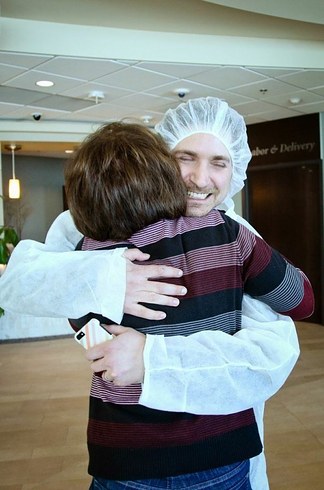 คลอดลูก,การคลอด,ซึ้ง,ภาพประทับใจ,วินาทีแรกคลอด,ผ่าคลอด,คลอดเอง,วันคลอด,เตรียมตัวคลอด,ตั้งท้อง,ตั้งครรภ์,ทารก,ภาพทารก,ภาพซึ้ง,