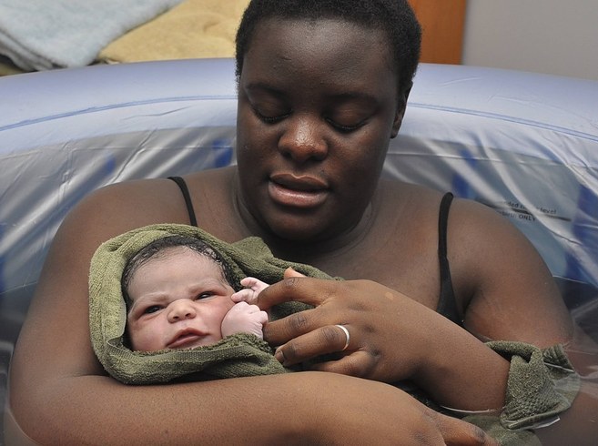 คลอดลูก,การคลอด,ซึ้ง,ภาพประทับใจ,วินาทีแรกคลอด,ผ่าคลอด,คลอดเอง,วันคลอด,เตรียมตัวคลอด,ตั้งท้อง,ตั้งครรภ์,ทารก,ภาพทารก,ภาพซึ้ง,