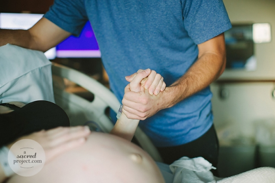 คลอดลูก,การคลอด,ซึ้ง,ภาพประทับใจ,วินาทีแรกคลอด,ผ่าคลอด,คลอดเอง,วันคลอด,เตรียมตัวคลอด,ตั้งท้อง,ตั้งครรภ์,ทารก,ภาพทารก,ภาพซึ้ง,