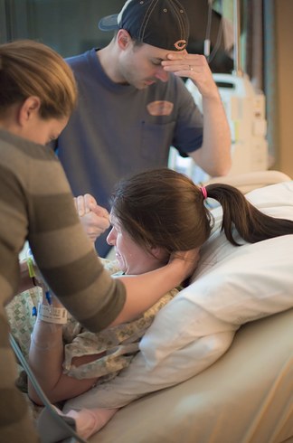 คลอดลูก,การคลอด,ซึ้ง,ภาพประทับใจ,วินาทีแรกคลอด,ผ่าคลอด,คลอดเอง,วันคลอด,เตรียมตัวคลอด,ตั้งท้อง,ตั้งครรภ์,ทารก,ภาพทารก,ภาพซึ้ง,