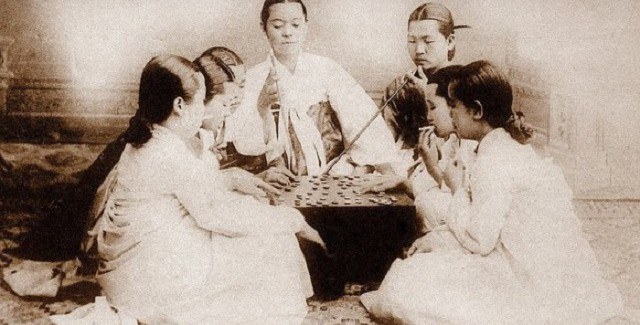 ชม 35 ภาพที่ตีแผ่ชีวิตคนเกาหลีเมื่อ 100 ปีก่อน (ในยุคที่ไม่มีซีรี่ย์ให้เสพ)