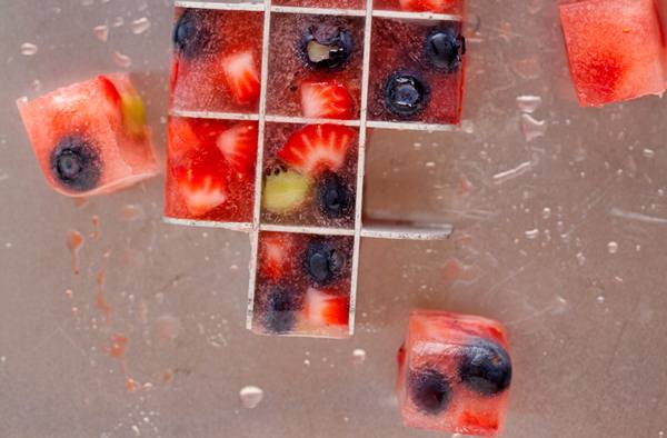 DIY 10 ไอเดีย ทำน้ำแข็งแนวใหม่ เปลี่ยนน้ำแข็งเป็นของคาว-หวาน DIY 10 ไอเดีย ทำน้ำแข็งแนวใหม่ เปลี่ยนน้ำแข็งเป็นของคาว-หวาน