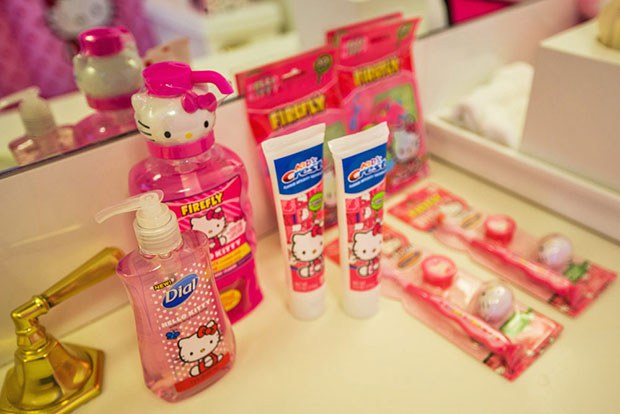 แปรงสีฟัน ยาสีฟัน สบู่ล้างมือ Hello Kitty