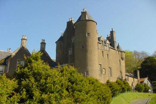 ปราสาท หลากสีสัน Kelburn Castle มหัศจรรย์แห่งสก็อตแลนด์