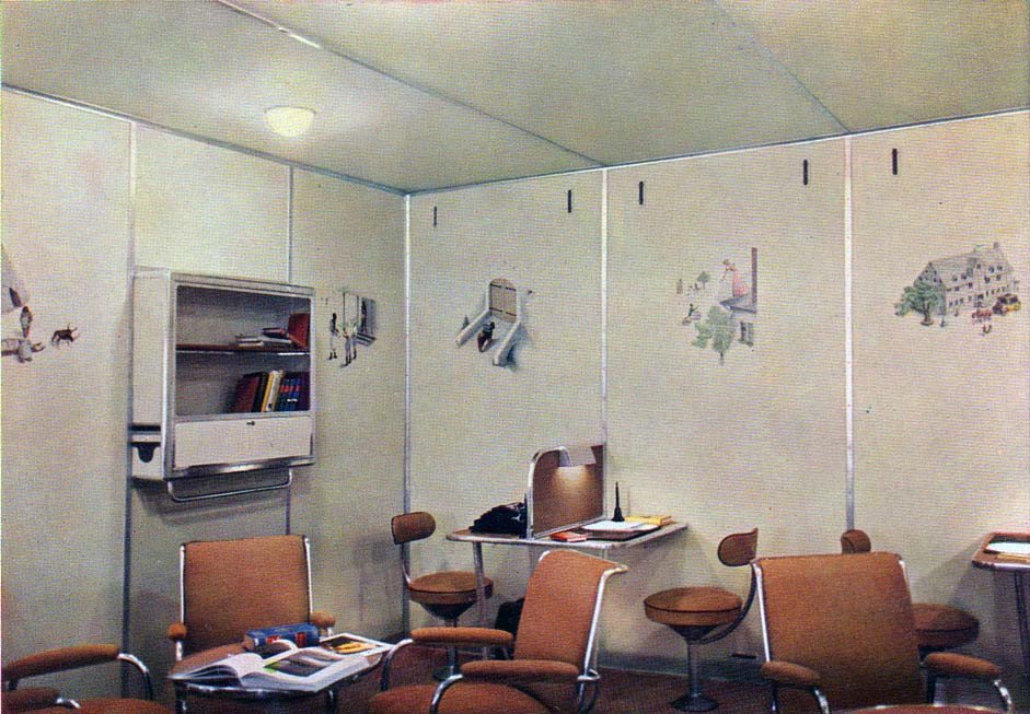 next-to-the-lounge-was-a-writing-room-where-passengers-could-spend-some-time-in-peace