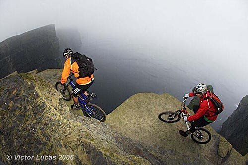 ปั่นท้าตาย เส้นทางจักรยานสุดเสียว ริมหน้าผา Cliffs of Moher ประเทศไอร์แลนด์ ปั่นท้าตาย เส้นทางจักรยานสุดเสียว ริมหน้าผา Cliffs of Moher ประเทศไอร์แลนด์