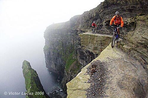 ปั่นท้าตาย เส้นทางจักรยานสุดเสียว ริมหน้าผา Cliffs of Moher ประเทศไอร์แลนด์ ปั่นท้าตาย เส้นทางจักรยานสุดเสียว ริมหน้าผา Cliffs of Moher ประเทศไอร์แลนด์