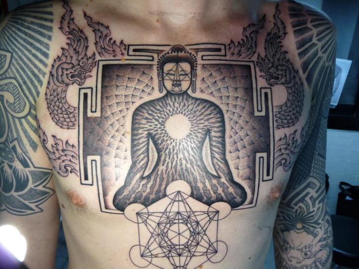 รอยสัก หน้าอก Dotwork พระพุทธเจ้า โดย Holy Trauma