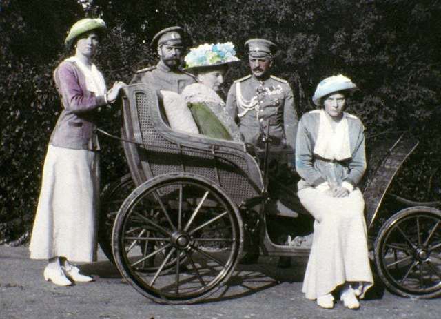 Unique Romanov Family Pictures Coloured By Tsar's Daughters