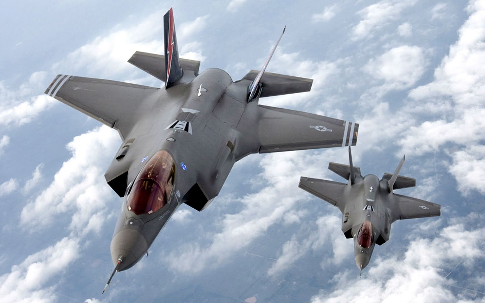 F-35 Lightning II 1 ใน 10 เครื่องบินรบที่แพงที่สุดในโลก