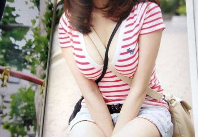 ว่าด้วยเรื่องของสาวๆ สะพายกระเป๋าพาดเต้า 