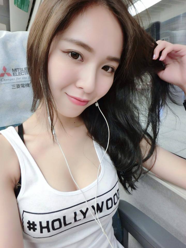 นักข่าวสาวหมวย ที่ดูยังไงก็น่ารัก เจอแบบนี้บอกเลยใจละลายอย่างแน่นอนนะหนุ่ม ๆ