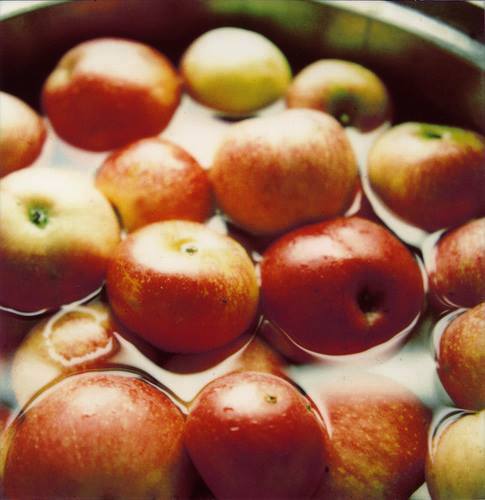 วิธีล้างแอปเปิ้ลและผลไม้ที่แว้กซ์เปลือกอย่างไร ให้ปลอดภัยก่อนกินทั้งเปลือก