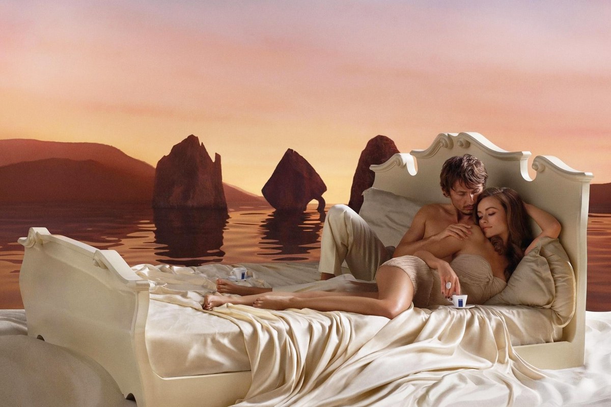 หลบอยู่ใต้เตียง : ประสบการณ์ลับจากคนทางบ้าน