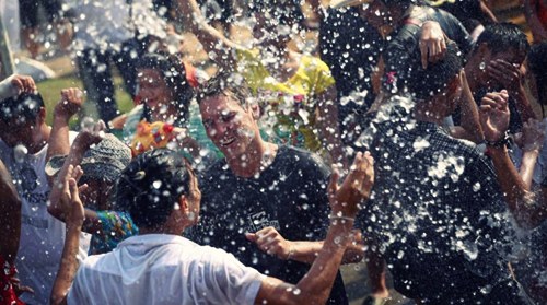 7 พฤติกรรมที่ต้องเจอแน่ๆ ในช่วงสงกรานต์ 