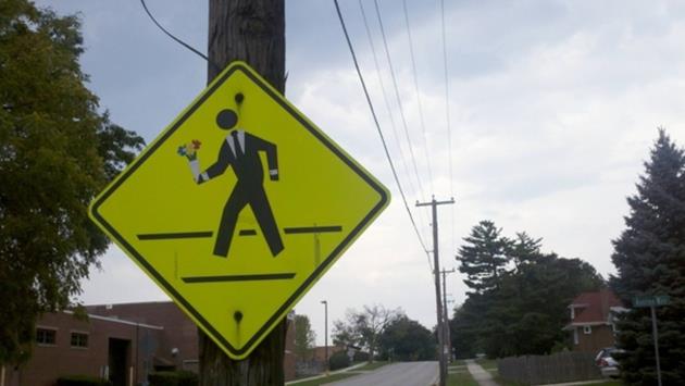 10 ป้ายจราจรสุดเกรียน ที่โดนเปลี่ยนโดยคนมือดี (ฮาจริงไรจริง)