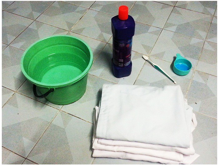 รอยคราบเหลืองตรงจุ๊กกุแร้ที่เสื้อ วันนี้.jpg รอยคราบเหลืองตรงจุ๊กกุแร้ที่เสื้อ วันนี้.jpg