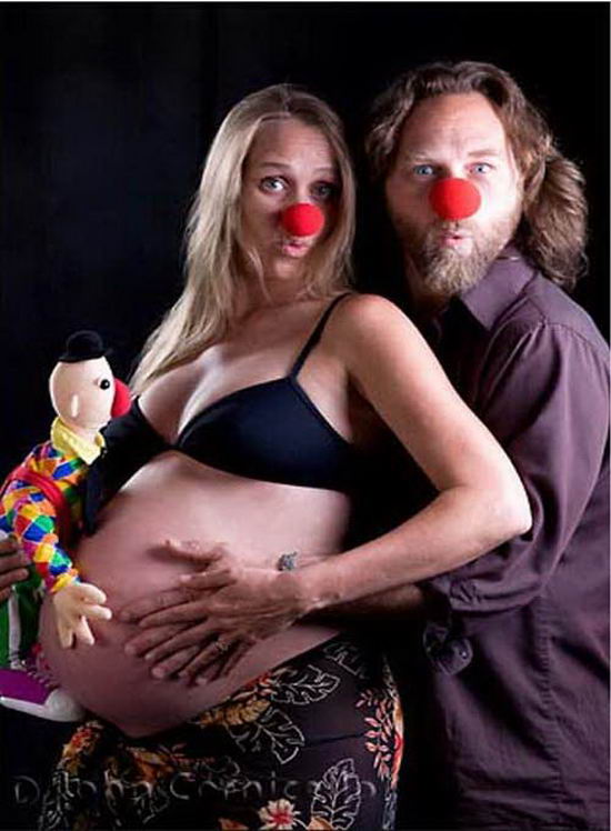 awkward-pregnancy-portraits-02