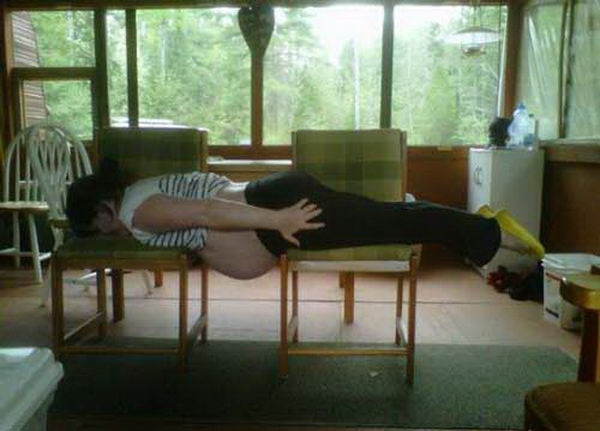 awkward-pregnancy-portraits-09