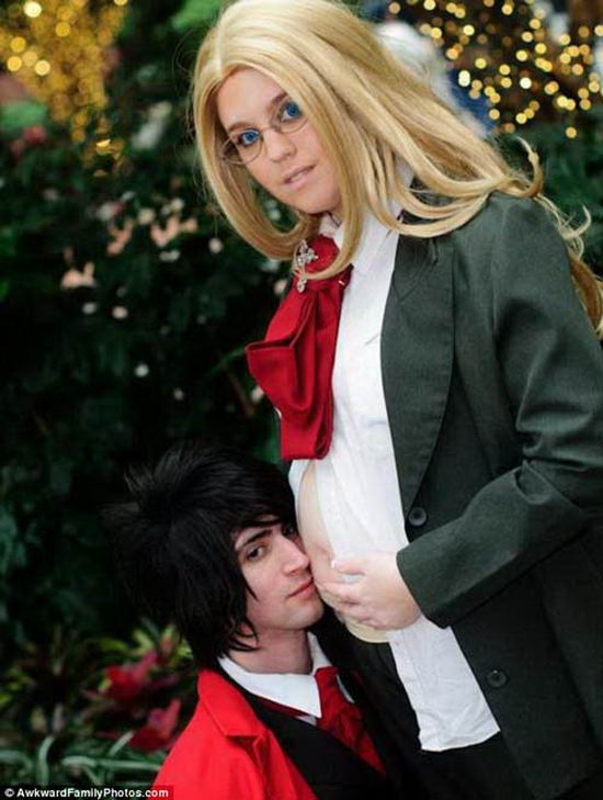 awkward-pregnancy-portraits-10