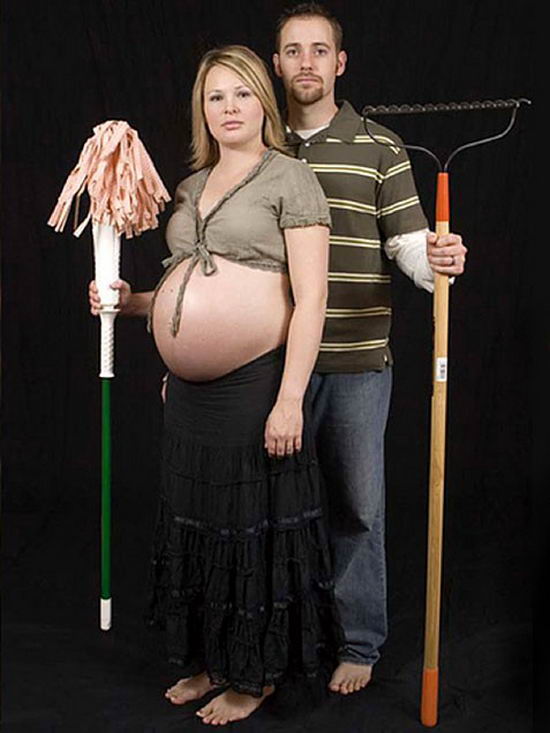 awkward-pregnancy-portraits-14