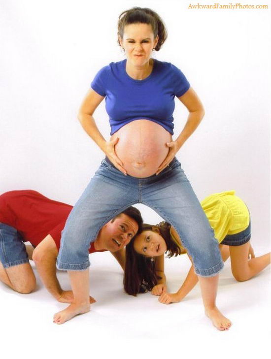 awkward-pregnancy-portraits-15
