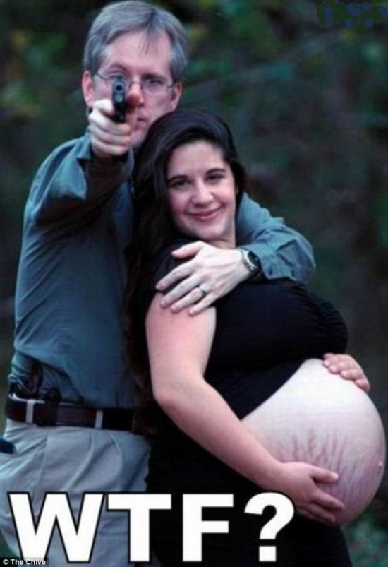 awkward-pregnancy-portraits-19