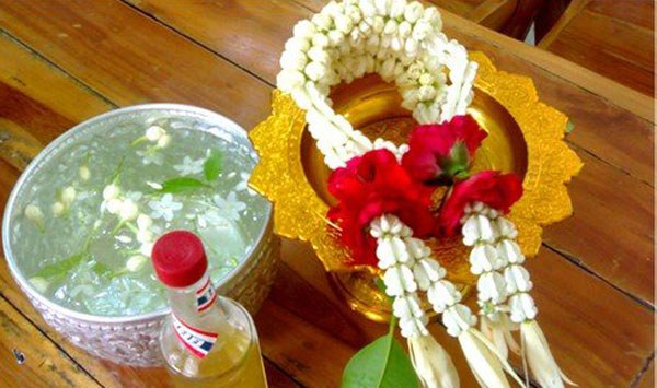 สงกรานต์...ตำนาน เกร็ดน่ารู้ และประเพณี สงกรานต์...ตำนาน เกร็ดน่ารู้ และประเพณี